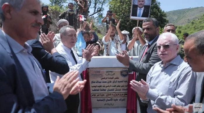 بدعم من طارق صالح.. تعز تحتفي بمشروع طريق برداد في صبر