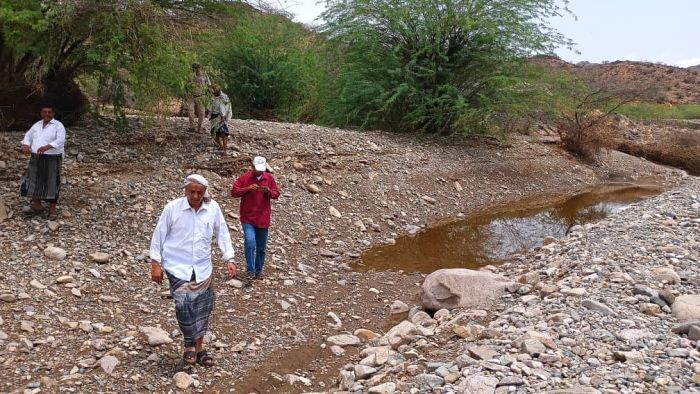 مدير عام المخا يتفقد المناطق المنكوبة بسيول الأمطار ويوجه بحصر الأضرار