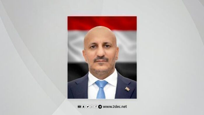 طارق صالح يطلع على أضرار السيول في مقبنة ويوجه الخلية الإنسانية بمباشرة إغاثة المنكوبين