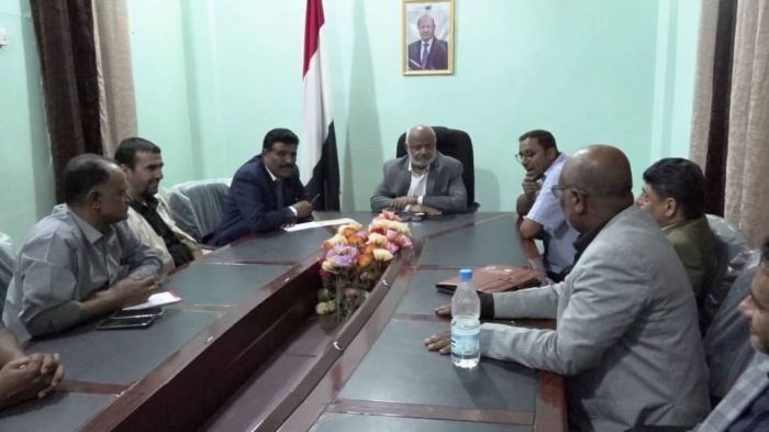 تنفيذاً لتوجيهات طارق صالح.. باجيل ومحافظ الحديدة يبحثان جهود الاستجابة في المناطق المنكوبة بالسيول