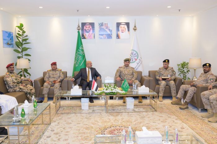 طارق صالح يلتقي قائد القوات المشتركة