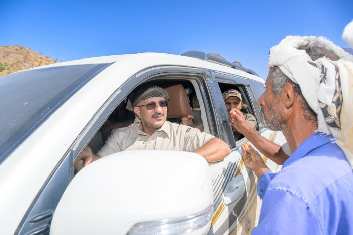 زيارة ميدانية.. طارق صالح يتفقد مشاريع طرق رئيسية في الساحل الغربي ويحث على سرعة إنجازها