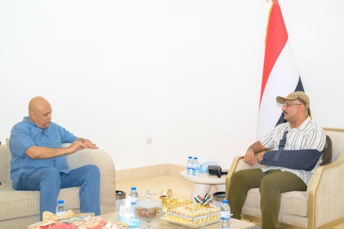 طارق صالح يبحث مع محافظ تعز الاستعدادات لإحياء الذكرى السابعة لاستشهاد الزعيم والأمين