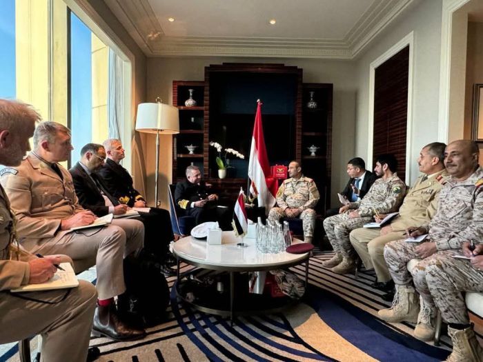 رئيس الأركان يبحث التعاون والتنسيق مع قائد العمليات الأوروبية البحرية "أسبيدس"