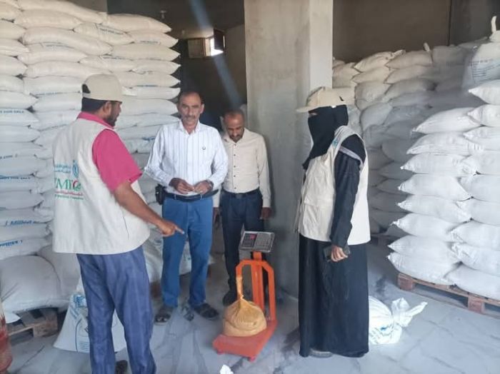 الحديدة.. مدير عام التحيتا يدشن توزيع مساعدات الغذاء العالمي الدورة (4) بالحيمة الساحلية