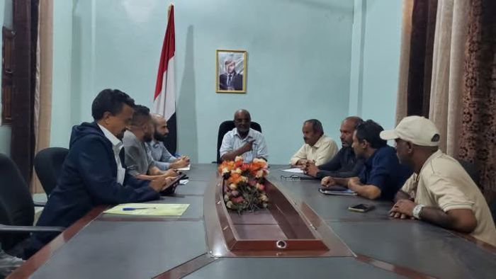 السلطة المحلية بالخوخة ومنظمة "سوليدرتي" تناقشان مشاريع المياه والإصحاح