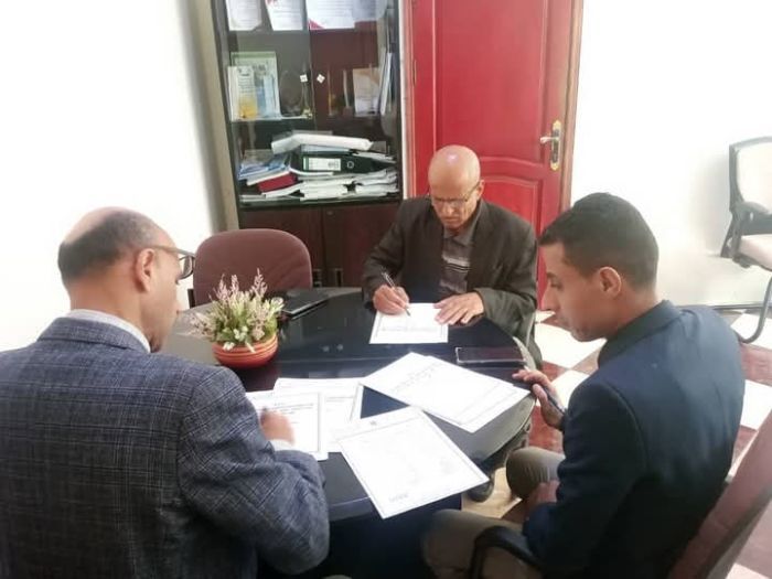 تعز..مدير عام ذو باب المندب يوقع اتفاقية مع الصندوق الاجتماعي لتنفيذ 3 مشاريع