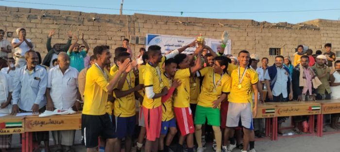 المخا .. السلطة المحلية تكرم الفرق الفائزة في البطولة الرياضية التنشيطية في يختل