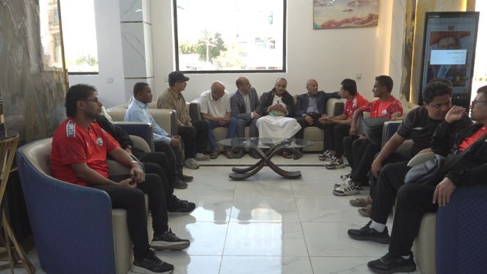 الأمين العام للمكتب السياسي يستقبل المنتخب الوطني وطاقمه الإداري بمدينة المخا