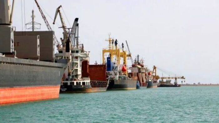إيران تحذر الحوثيين من توقف واردات الوقود عبر ميناء الحديدة خلال 25 يومًا