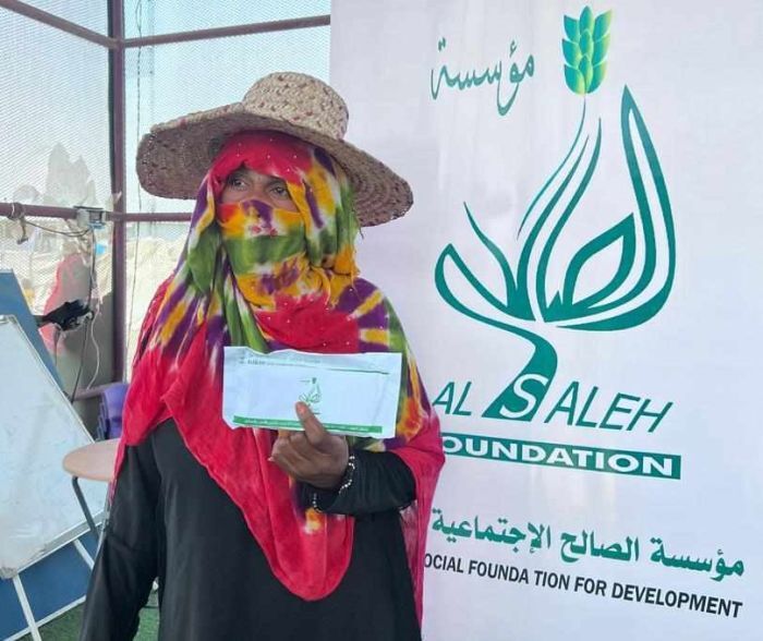لليوم الثالث.. مؤسسة الصالح تمد يد العون للنازحين والمحتاجين والمرضى في لحج