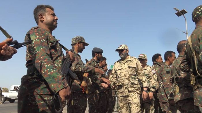 مدير اللوجستي العام في المقاومة الوطنية يعايد منتسبي قطاع أمن الساحل الغربي