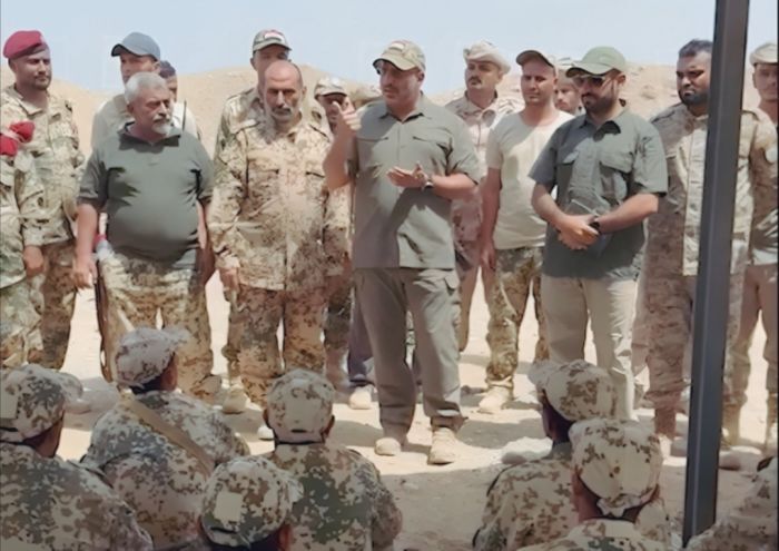 طارق صالح يتفقد البرنامج التدريبي