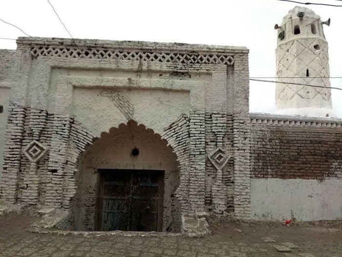 مسجد أبي موسى الأشعري في زبيد يواجه خطر الانهيار بسبب نهب الحوثيين لأوقافه