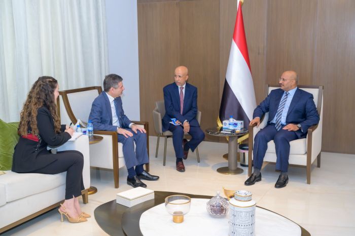 طارق صالح يلتقي السفير الأمريكي لمناقشة التطورات في اليمن