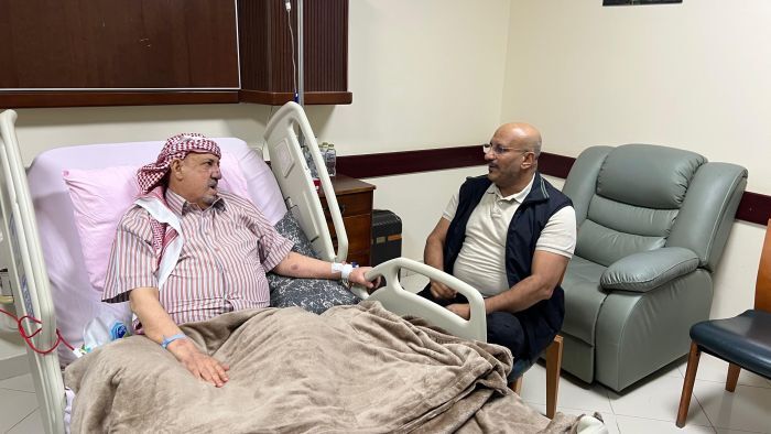 طارق صالح يطمئن على صحة رئيس مجلس النواب