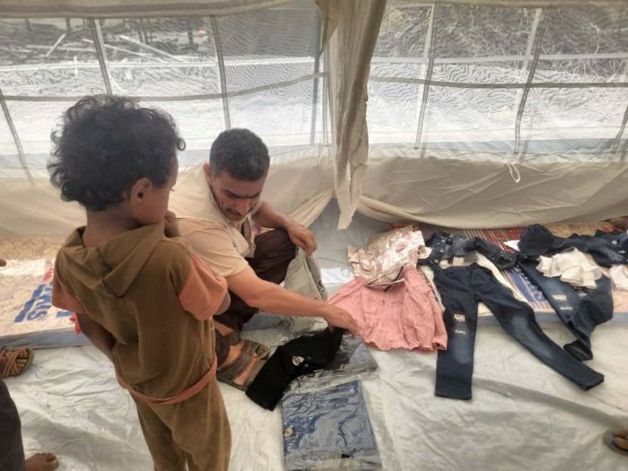 خلية الأعمال الإنسانية تتدخل لإغاثة أسرة فقدت منزلها في حريق بالحديدة