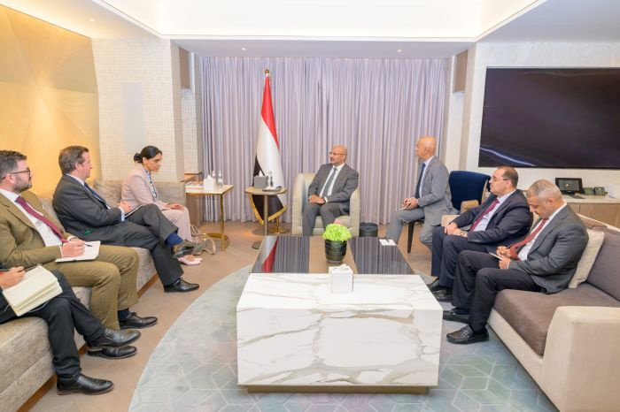 طارق صالح يبحث مع السفيرة البريطانية مستجدات الأوضاع