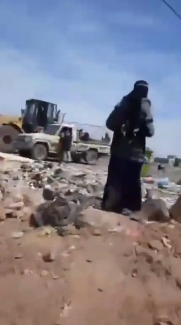 مليشيا الحوثي تقدم على هدم منزل امرأة مسنة بصنعاء وتنهب أرضها