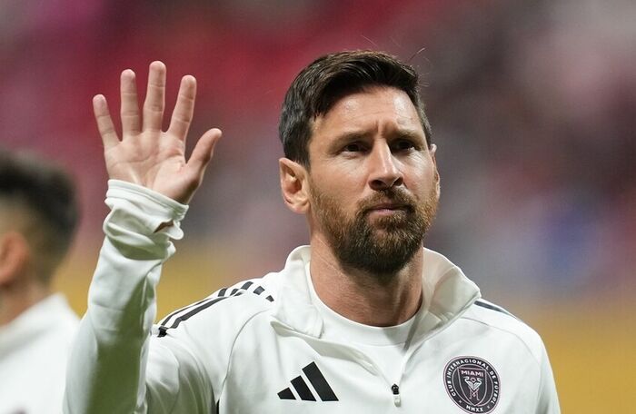 ميسي ينتهي من بناء مجسم لكأس العالم