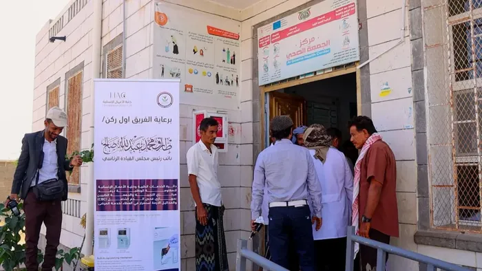 برعاية طارق صالح.. دعم صحي جديد لمركزي الجمعة والنجيبة بالمخا بأجهزة فحص الدم الشامل