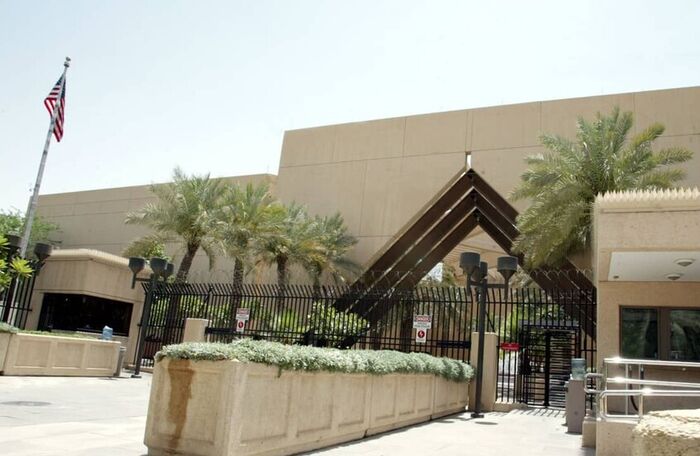 السعودية تدين الهجوم الإيراني على مبنى السفارة الأمريكية في الرياض