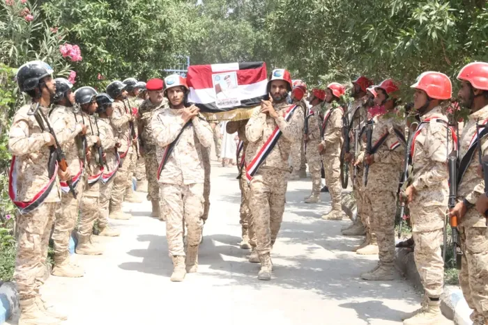 بتشييع شعبي ورسمي.. المقاومة الوطنية تودع الشهيد القفاز
