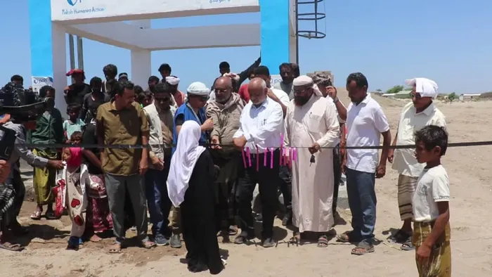 محافظ الحديدة يدشن مشروع بئر "طور القطابا" في الخوخة