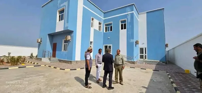 الوجيه والمسعودي يبحثان تشغيل مركز الأمومة والطفولة بالمندب