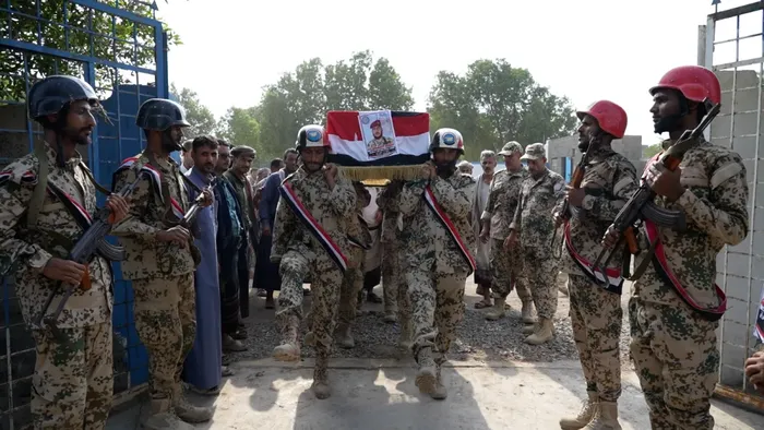 المقاومة الوطنية تودّع بطلاً من أبطالها الشهيد عبدالله محمد غالب عبدالرزاق في المخا (صور)
