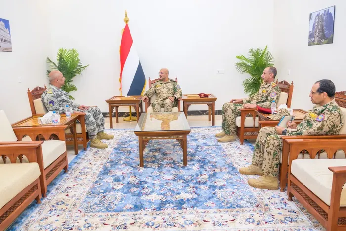 اجتماع حاسم بين طارق صالح والقملي لتعزيز الأمن البحري في البحر الأحمر