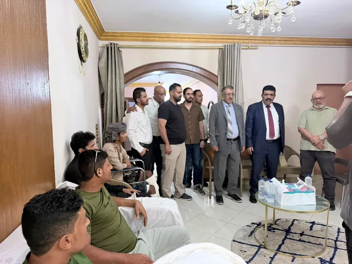 تنفيذًا لتوجيهات طارق صالح.. باجيل ومعزب يتفقدان جرحى المقاومة الوطنية في القاهرة
