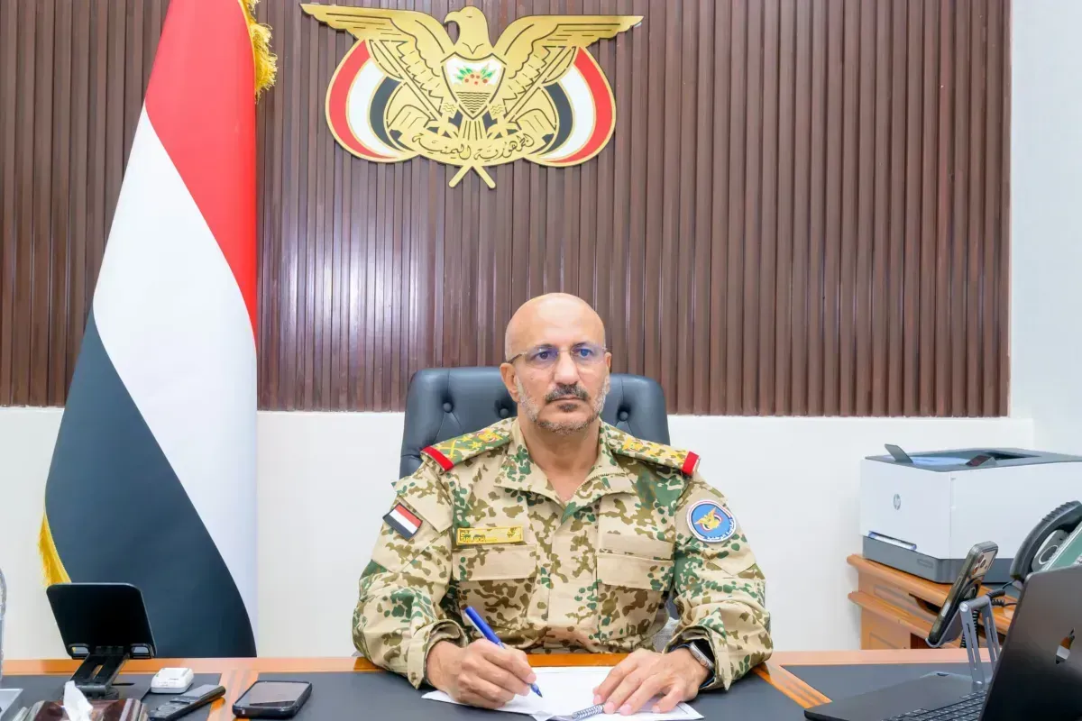 طارق صالح يدعو قوات المقاومة الوطنية لإعادة تنظيم الصفوف ورفع الجاهزية (الرسالة)