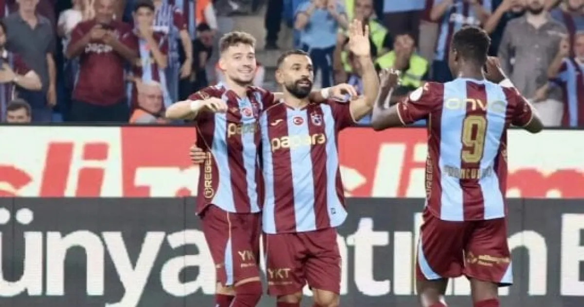 صلاح يواجه معضلة النجيل الصناعي مجدداً في دوري المؤتمر الأوروبي