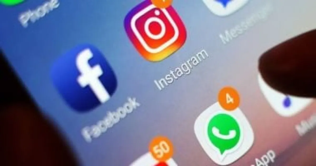 بصمتك الرقمية في قبضة الخوارزميات.. كيف توجه المنصات ما تشاهده يومياً؟