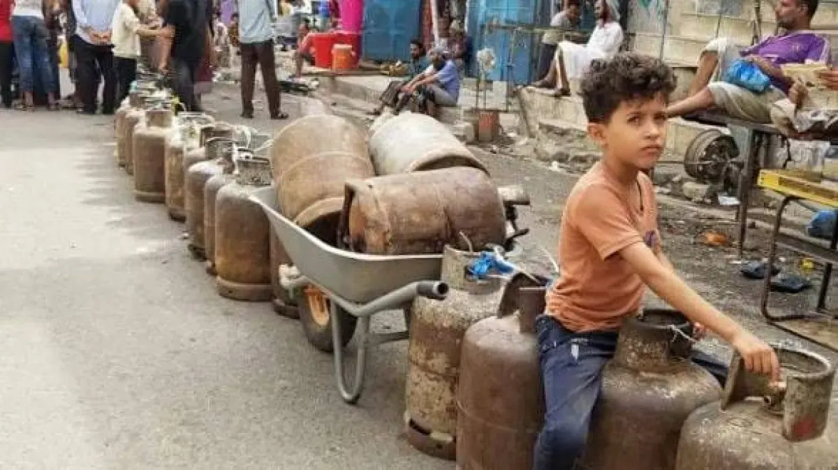 الحوثيون يمنعون إمدادات الغاز عن تعز ويزيدون معاناة السكان