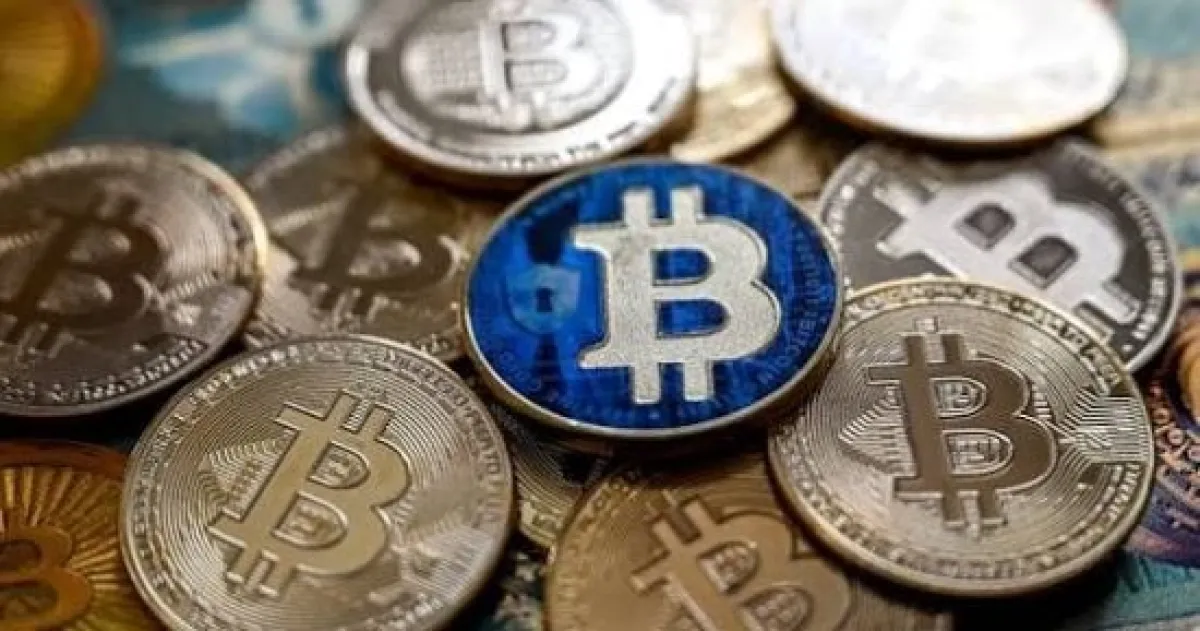 العملات المشفرة تنتعش مع هبوط النفط.. بيتكوين تقترب من 83 ألف دولار
