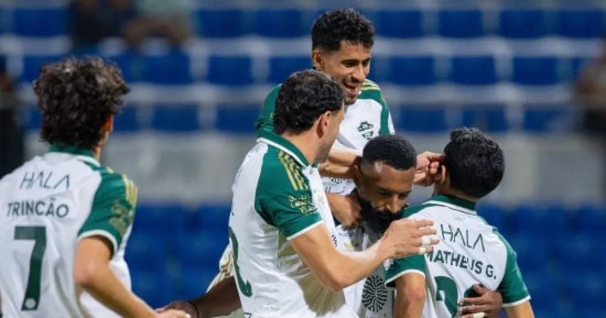 الأهلي يقلب الطاولة على الفيحاء بثلاثية ويقتحم المربع الذهبي