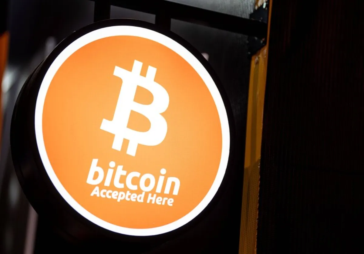 تراجع البيتكوين والعملات المشفرة وسط عزوف المستثمرين عن المخاطر