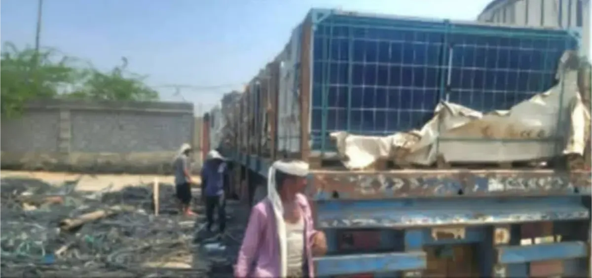 الحوثيون ينهبون آليات وشاحنات حكومية وتجارية من تعز إلى صنعاء