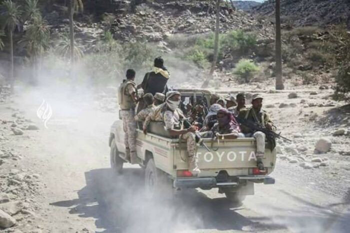 تغز.. وفاة وإصابة 13 جنديا اثر انقلاب طقم عسكري