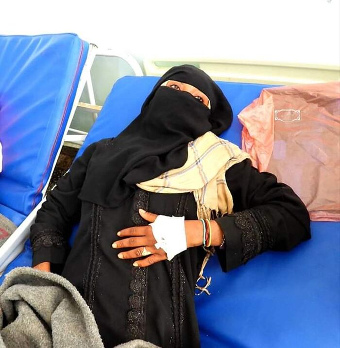 بمدفعية الحوثي.. إصابة امرأة وتدمير منازل وحصار يطال منطقة "المشاريح" بالضالع