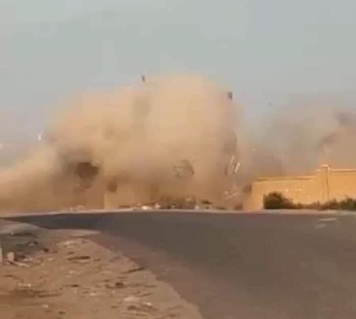 البيضاء.. القاعدة تفجِّر مستوصف طبي وسقوط قتلى وجرحى مدنيين "صورة"