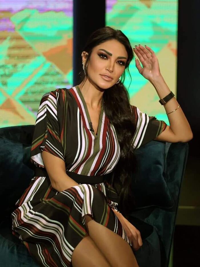 بسبب ترتيبات زواجها.. الإعلامية سالي عبد السلام تبكي على الهواء