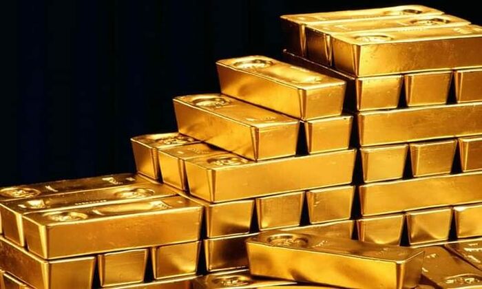 الذهب يصعد ويواجه ضغوطا من رهانات على رفع أسعار الفائدة الأمريكية