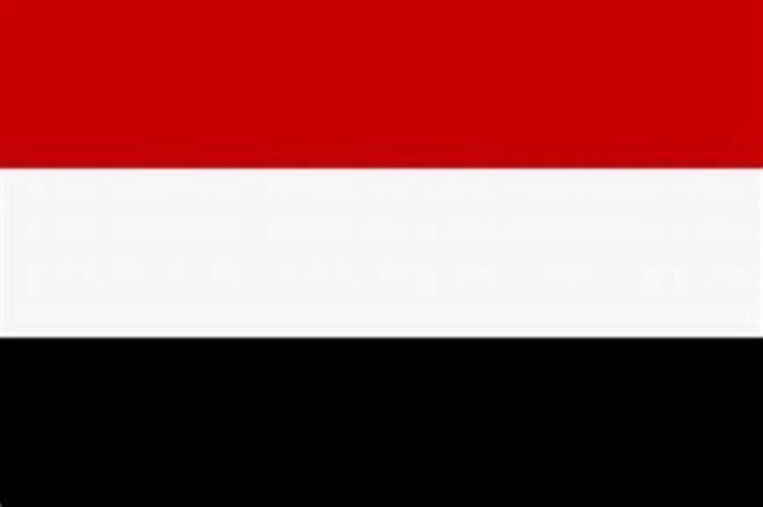 الحكومة اليمنية تدين هجوم مليشيا الحوثي على ميناء المخا وتحذر من تهديد الملاحة الدولية