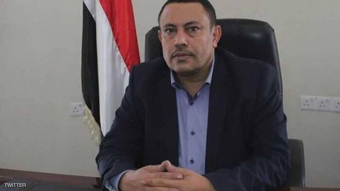 السفارة اليمنية في الرياض تفصل السقاف لرشقه وزير الإعلام المنشق