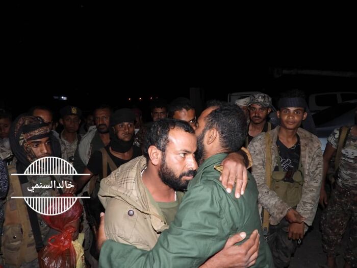 قائد المنطقة العسكرية الرابعة و عدد من قادة الجيش و الحزام يقدمون واجب العزاء لأسرة الشهيد سكره