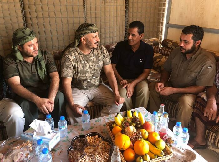 طارق صالح يستقبل جموع المهنئون بعيد الفطر.. صور