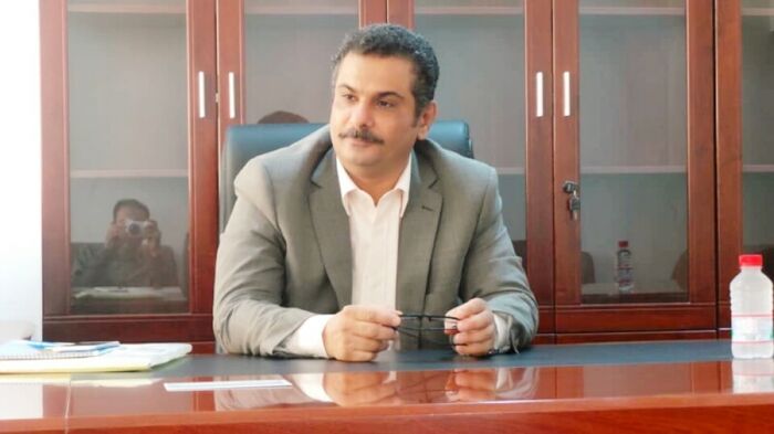 وزير الكهرباء يعزي الرئيس "هادي" بوفاة قائد اللواء 315 مدرع
